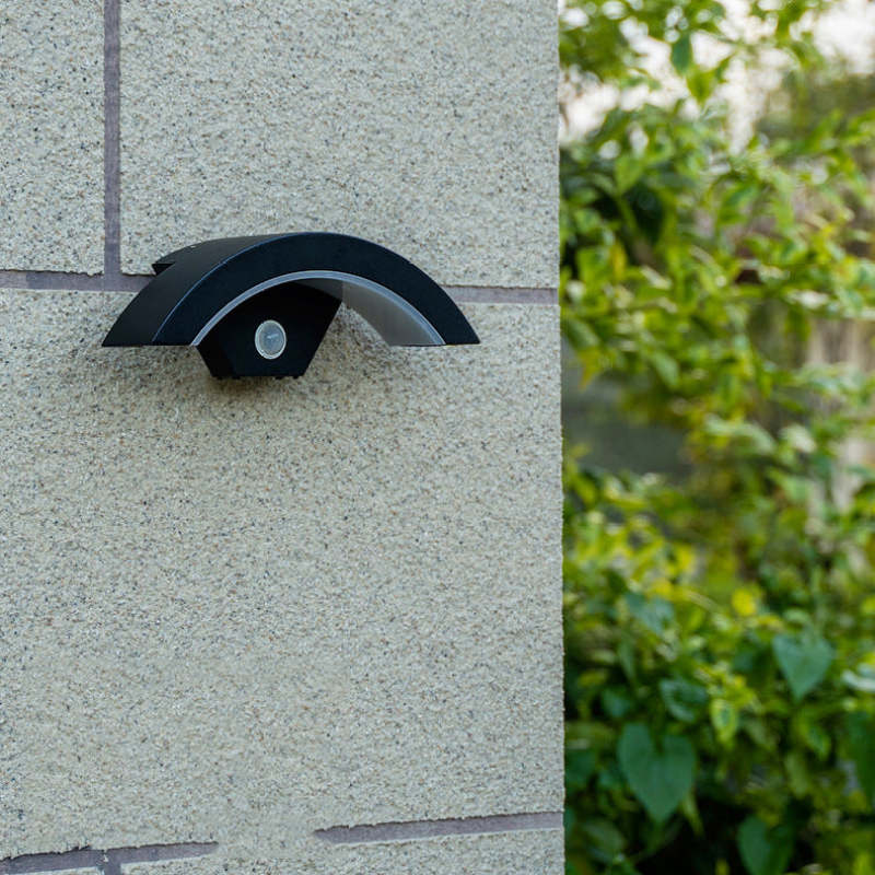 Nordic Arc Metal LED IP65 Waterproof Outdoor Wall Light