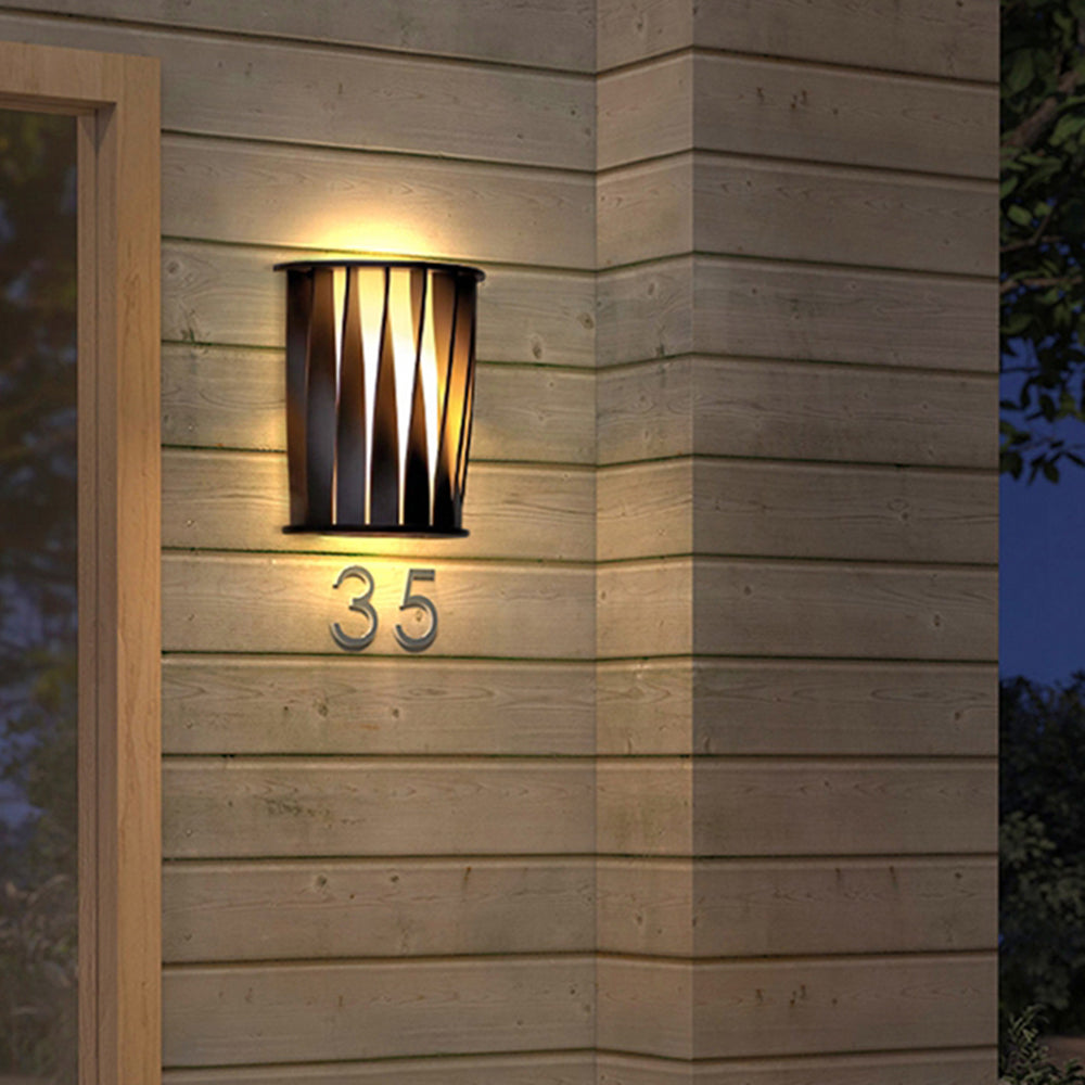 Lumo Modern Outdoor Metal Wall Light