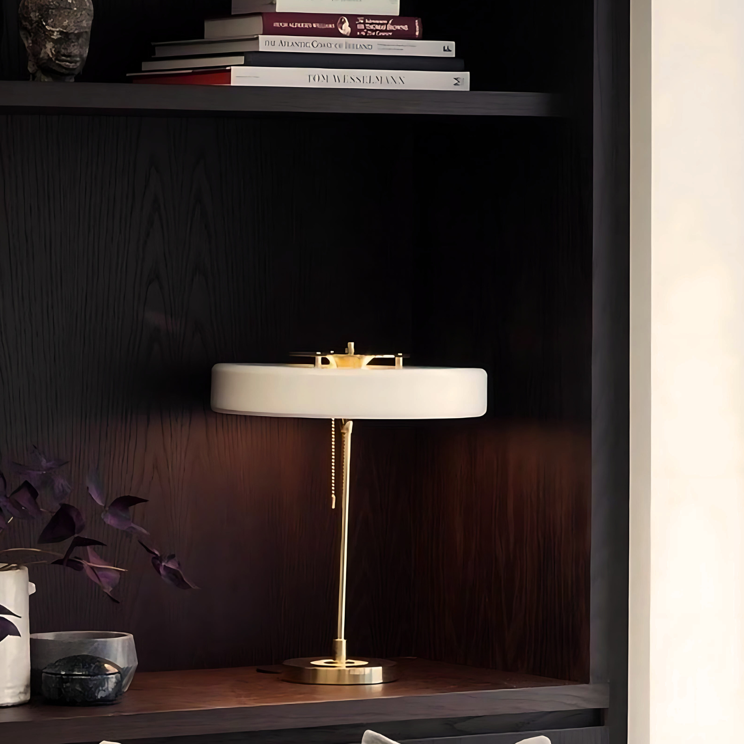 Radiant Tower of Light Minimalist Metal Table Lamp