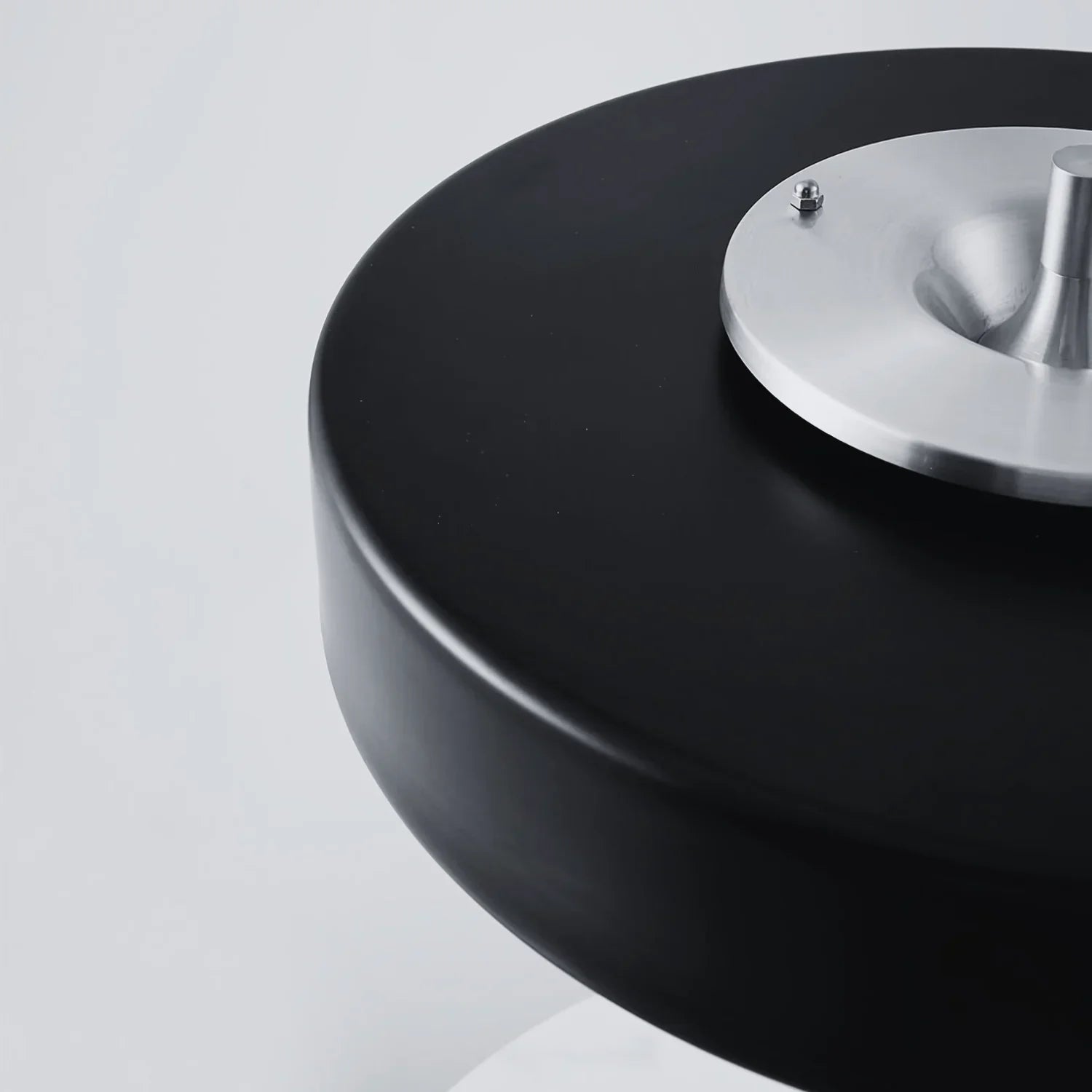 Radiant Tower of Light Minimalist Metal Table Lamp
