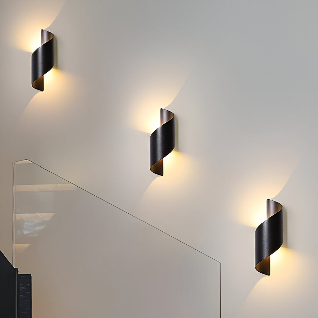 Nordic Aluminum Wave Wrap Wall Light