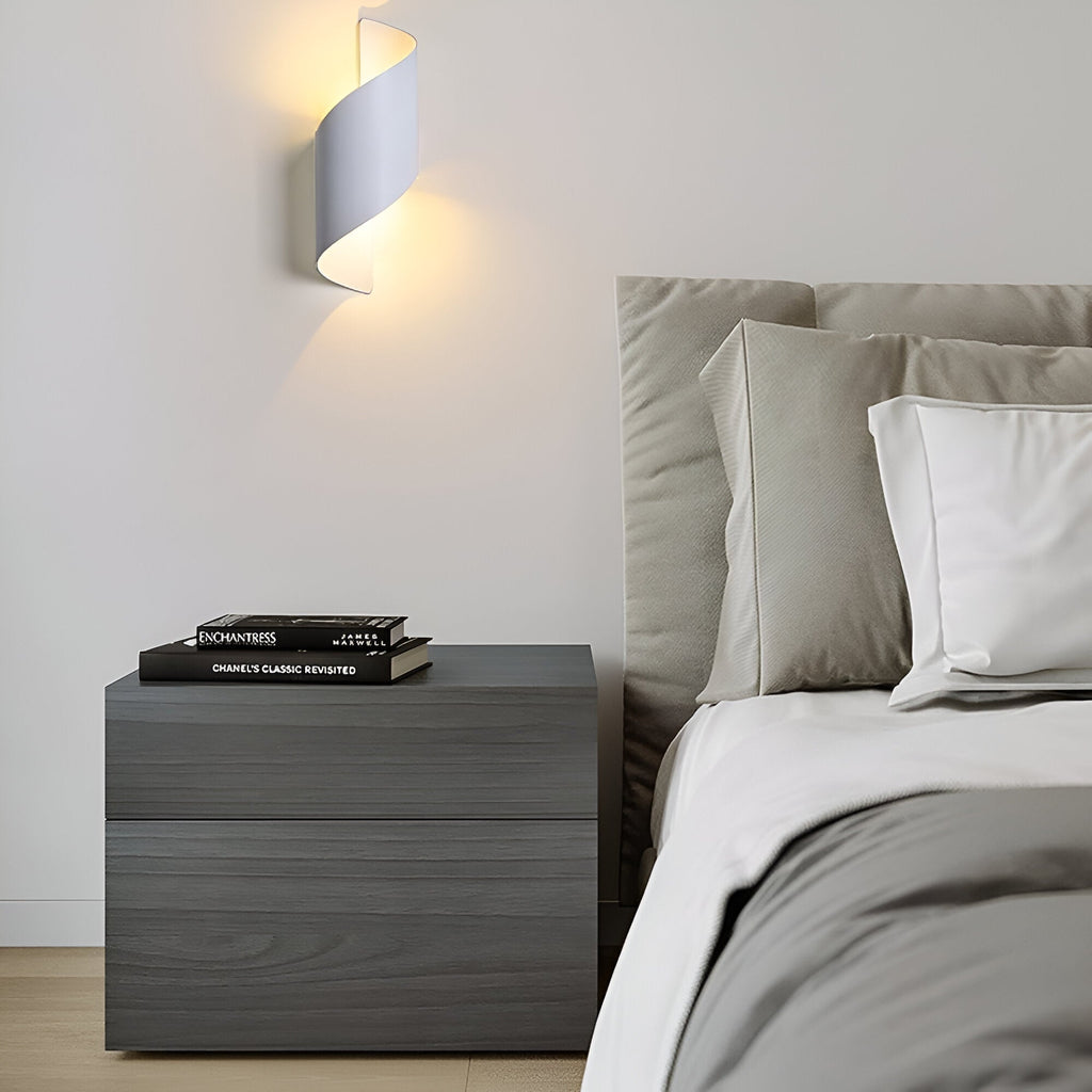 Nordic Aluminum Wave Wrap Wall Light