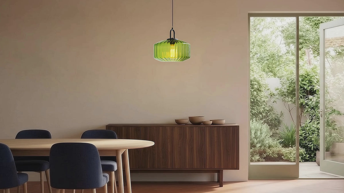 Sollie product film: Retro Colored Glass Minimalist Pendant Light